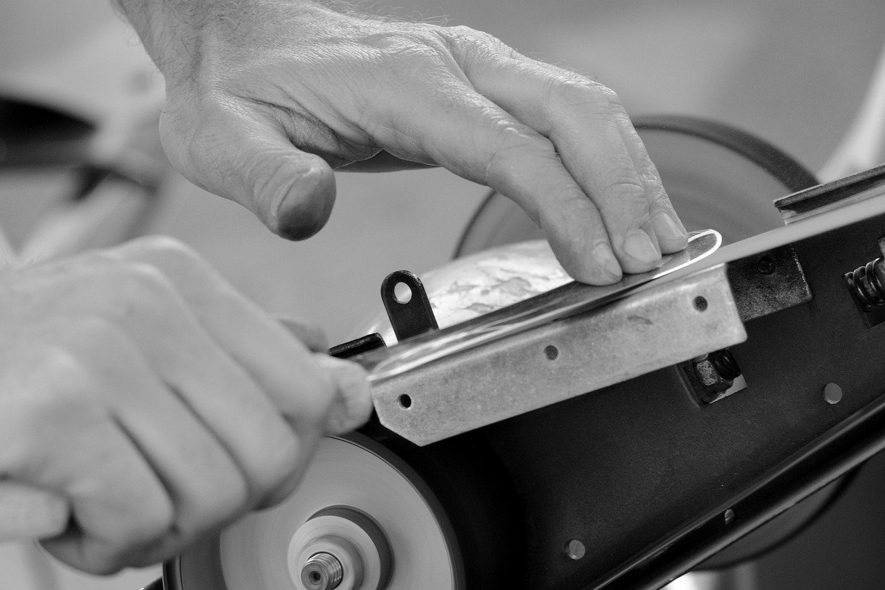 The Art of Knife Sharpening: Techniques for Perfect Edges