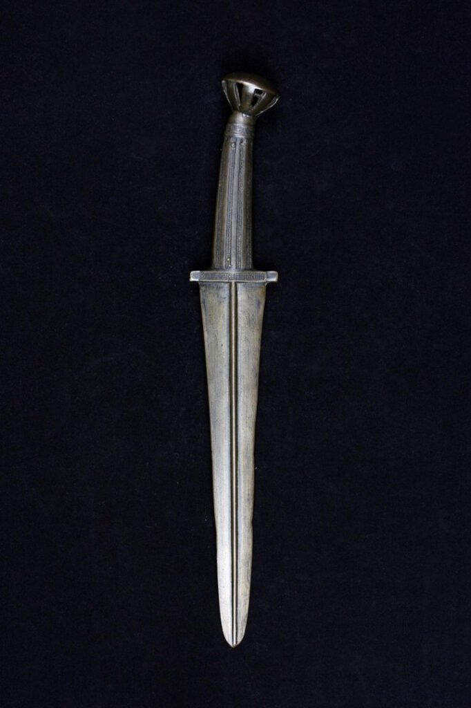 The Anatomy of a Dagger: Understanding Its Components - Hamonoshi.com